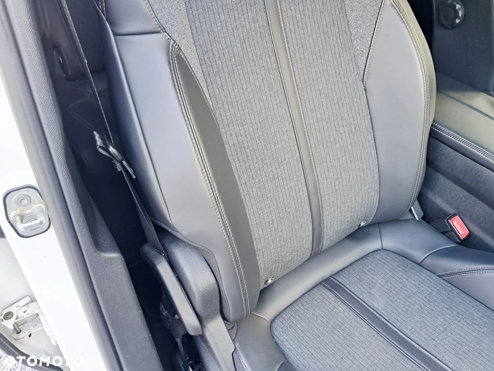 Peugeot 3008 1.6 BlueHDi Allure S&S EAT6 - 21