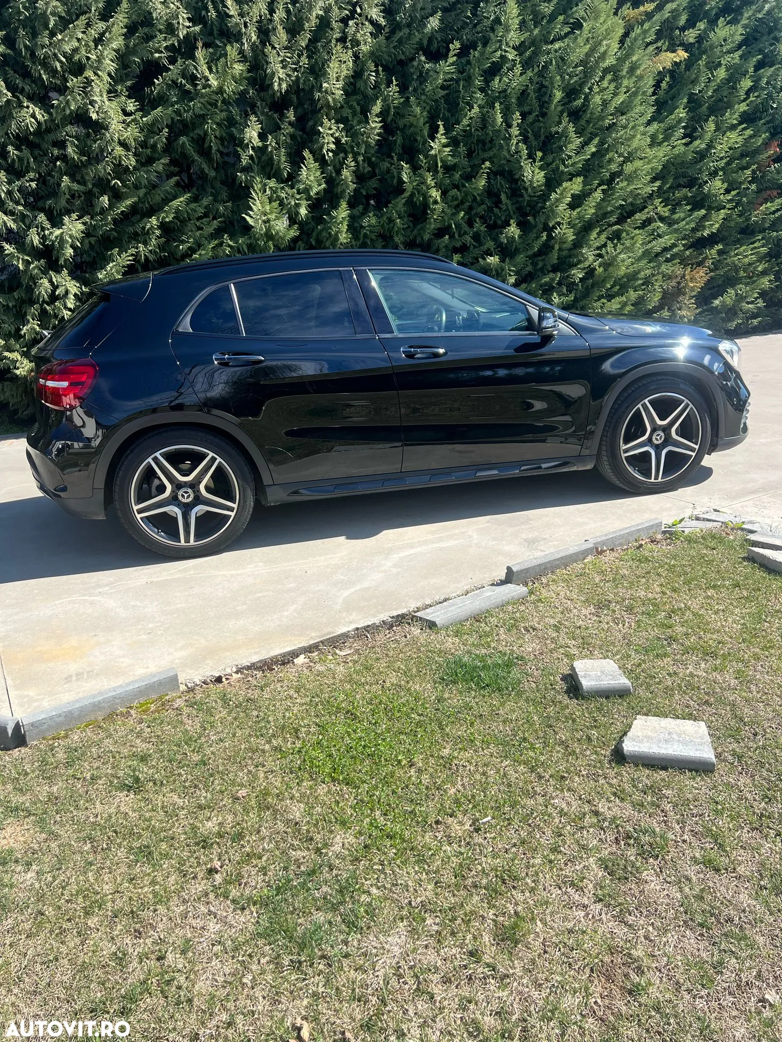 Mercedes-Benz GLA - 2