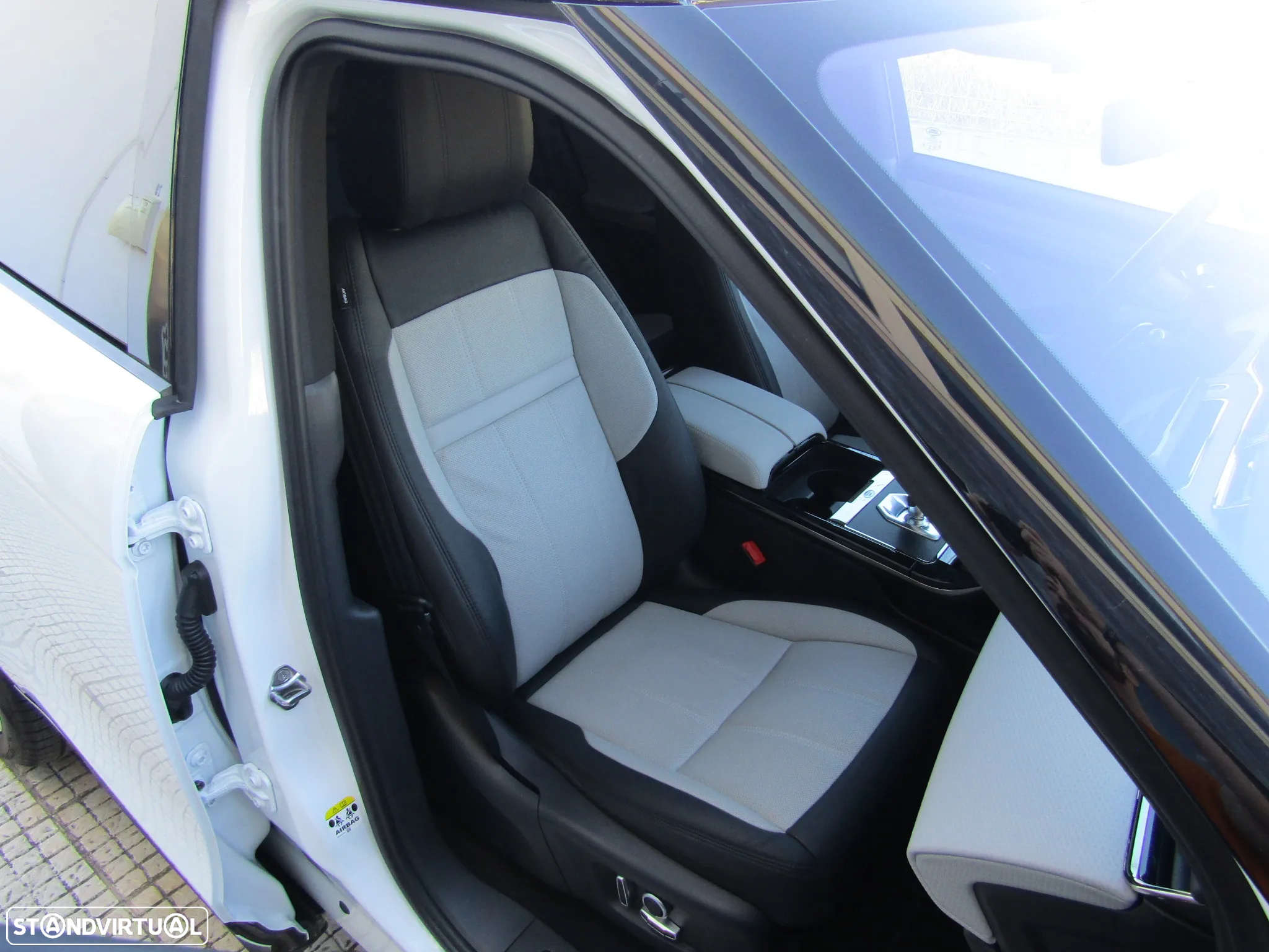 Land Rover Range Rover Evoque 1.5 P300e AWD R-Dynamic Auto - 25