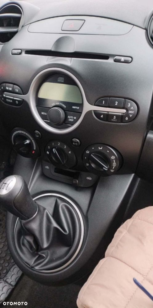 Mazda 2 - 4
