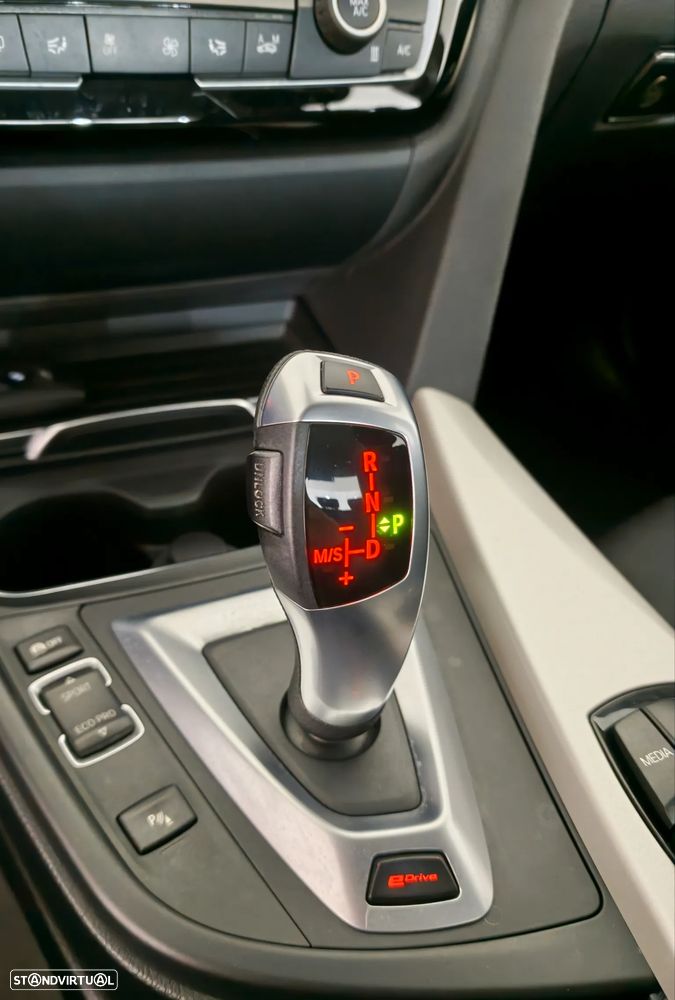 BMW 330 e iPerformance Advantage - 10