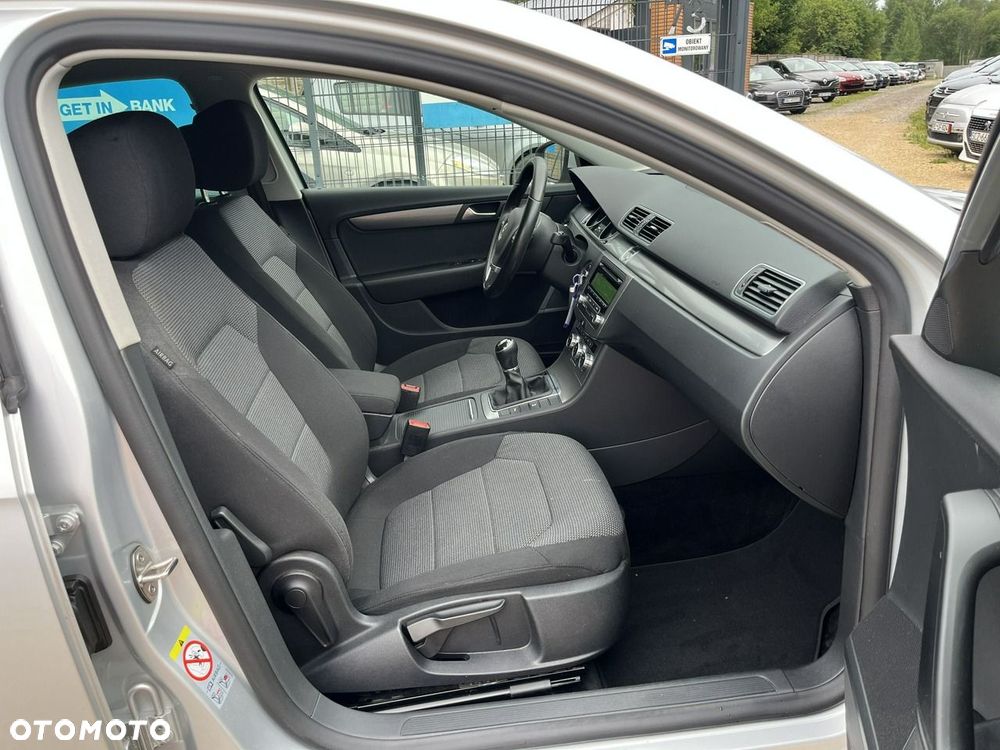 Volkswagen Passat - 16