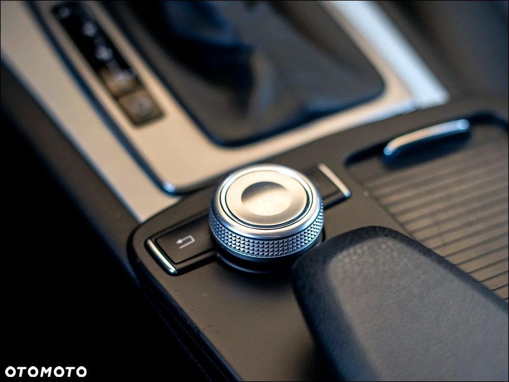Mercedes-Benz Klasa C 180 BlueEFFICIENCY 7G-TRONIC Avantgarde - 30