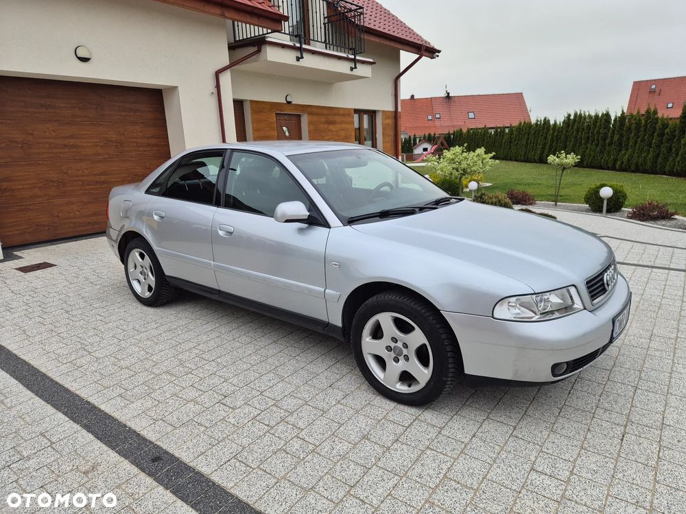 Audi A4 Limousine - 4