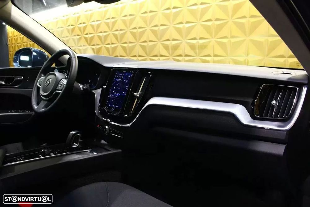 Volvo XC 60 2.0 B4 Momentum - 11