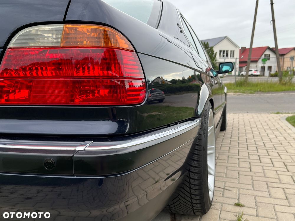 BMW Seria 7 - 18