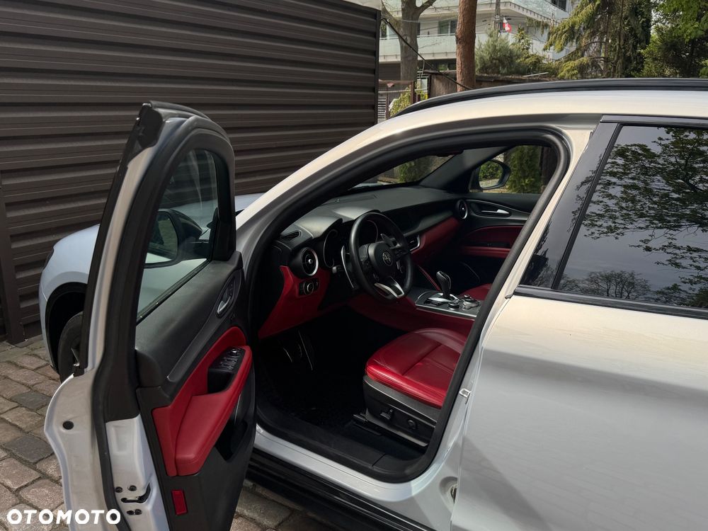 Alfa Romeo Stelvio - 8