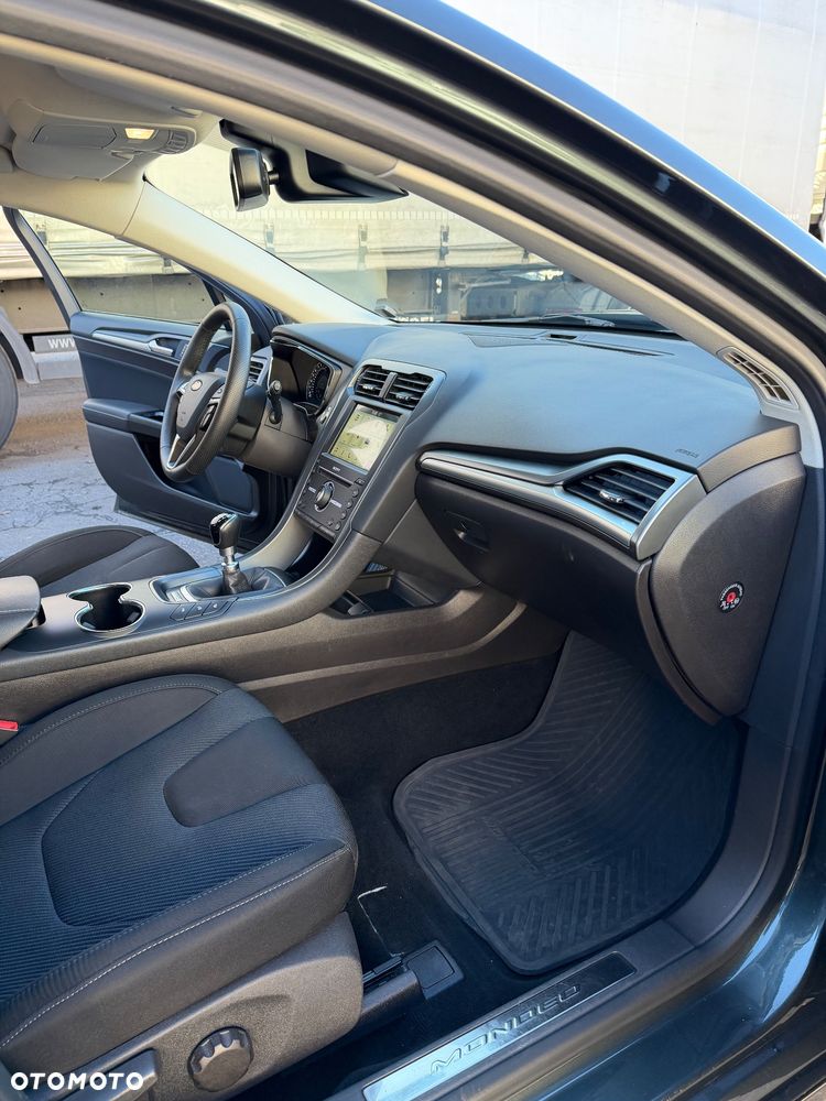 Ford Mondeo - 32