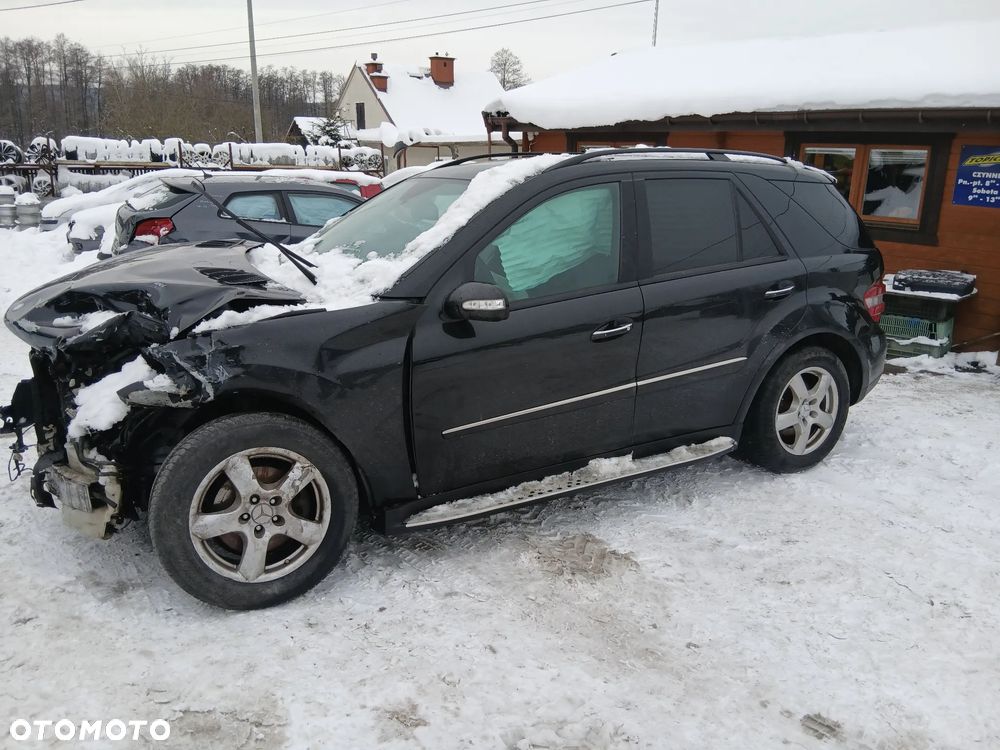 Mercedes ML W164   3.0 cdi  silnik   lakier 197u  skrzynia drzwi  zderzak  fotele deska  zawieszenie belka - 1