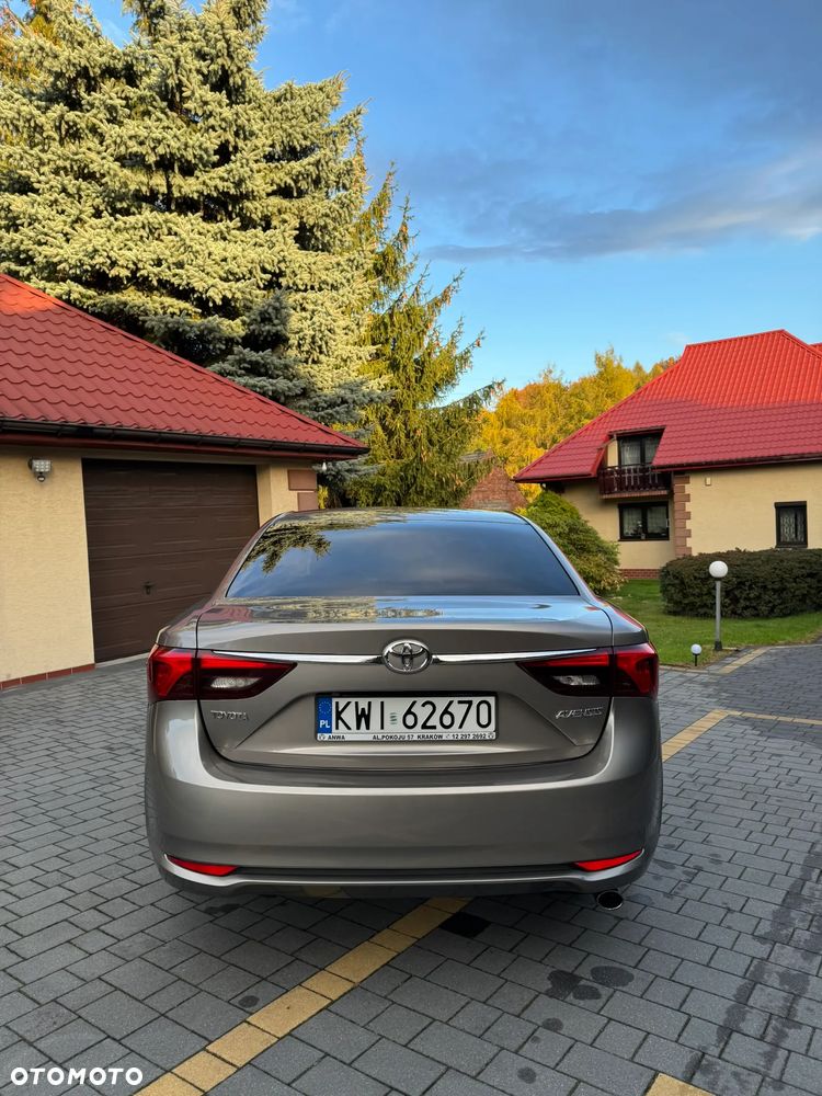 Toyota Avensis 2015 photo 4