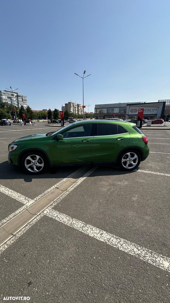 Mercedes-Benz GLA 220 d 4MATIC 7G-DCT - 2