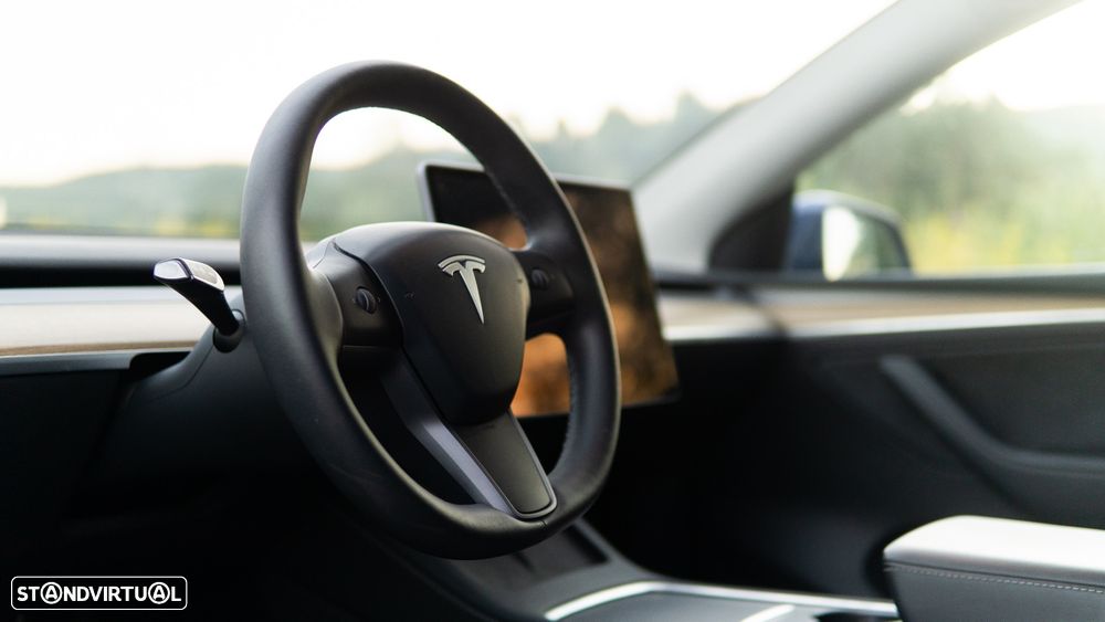 Tesla Model Y Long Range Dual Motor AWD - 11