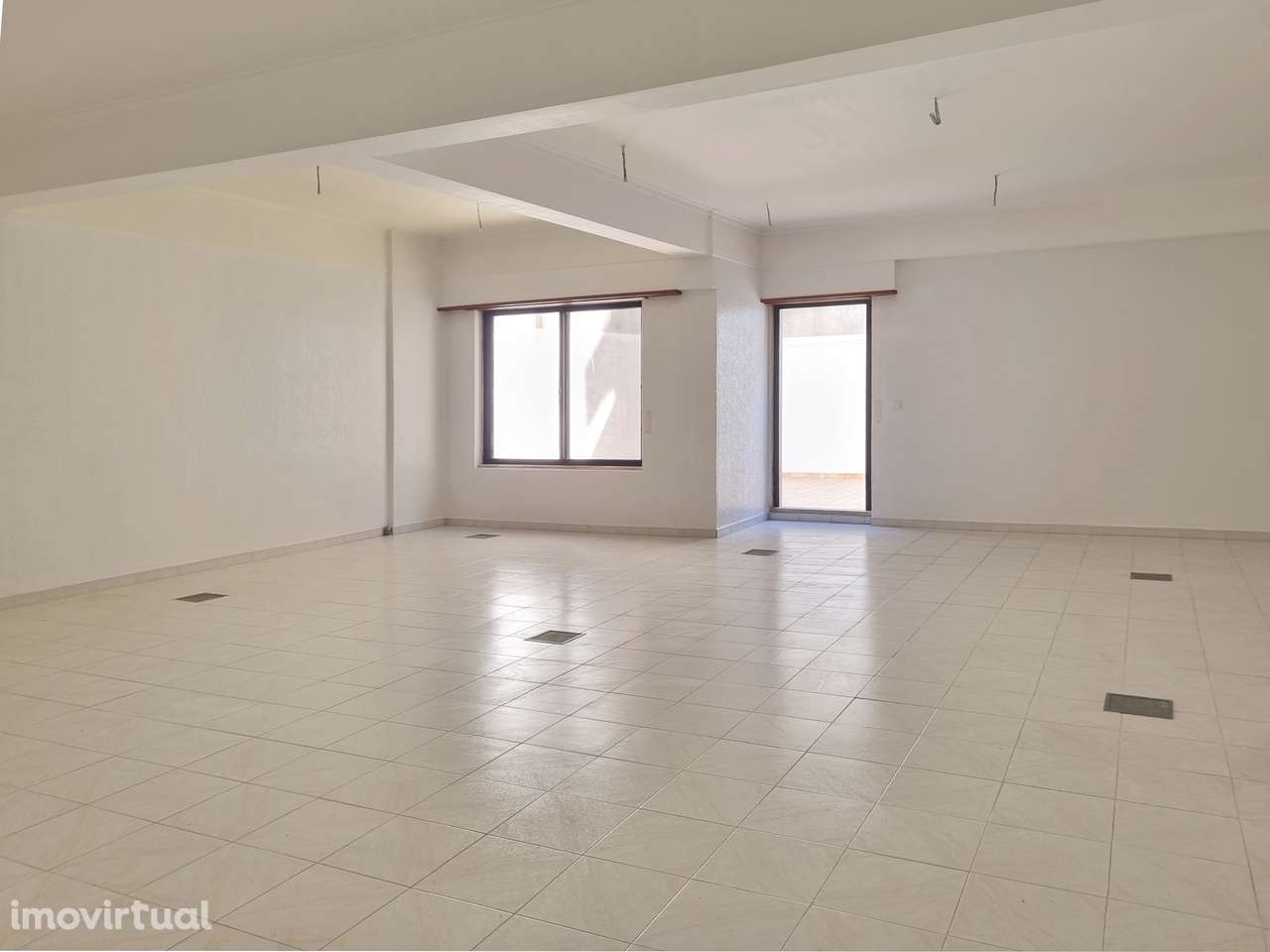 Escritório com Potencial para Loft T1/T2 junto à Estação - Grande imagem: 5/16