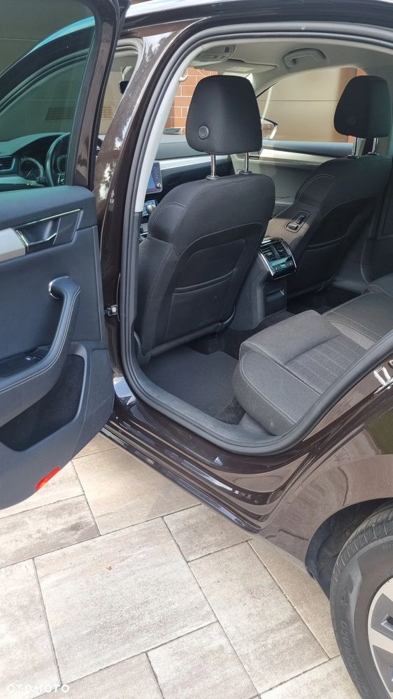 Skoda Superb 2.0 TDI SCR Style DSG - 5