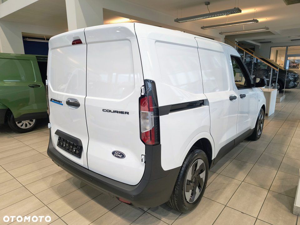 Ford Transit Courier - 4