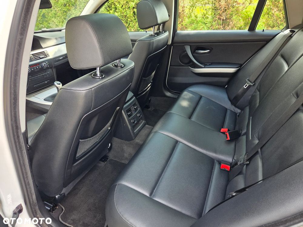 BMW Seria 3 318i Edition Exclusive - 14