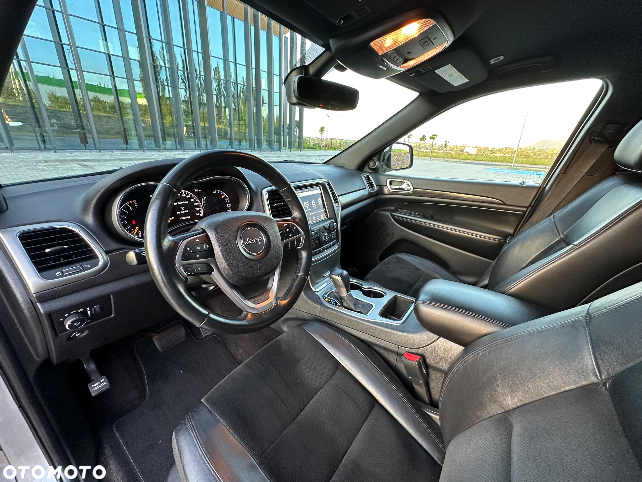 Jeep Grand Cherokee - 22