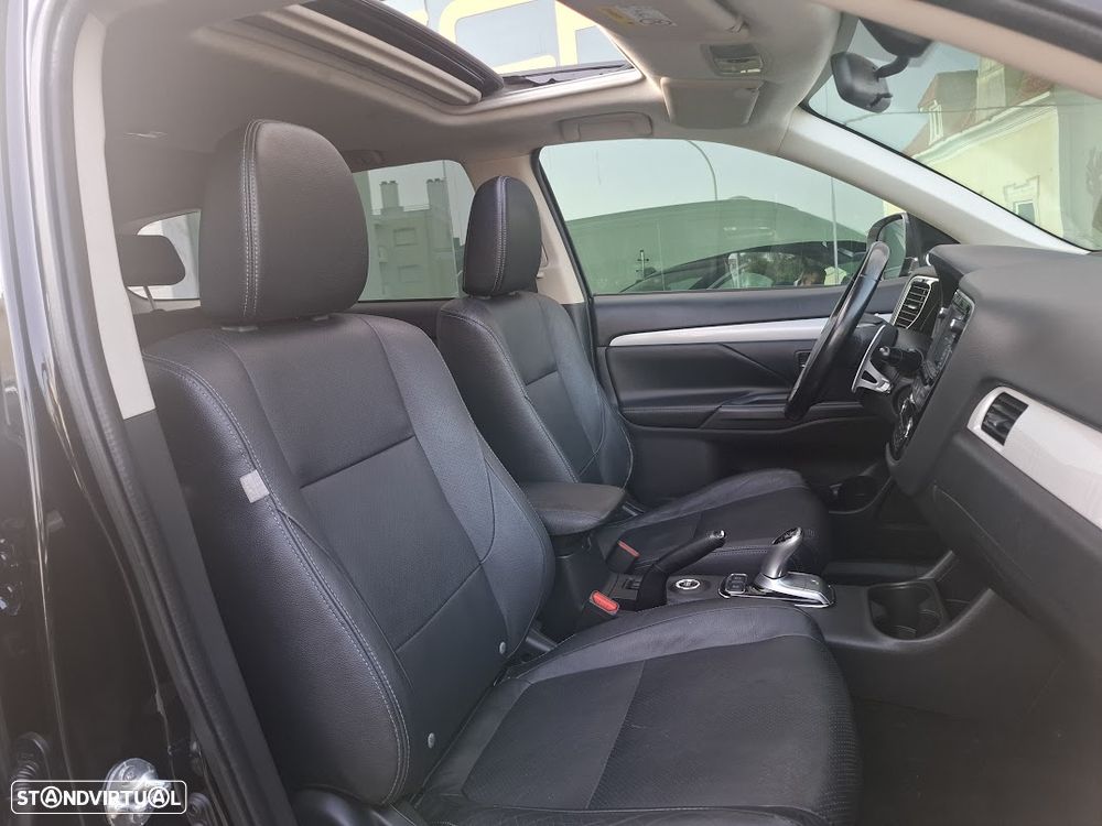 Mitsubishi Outlander - 40