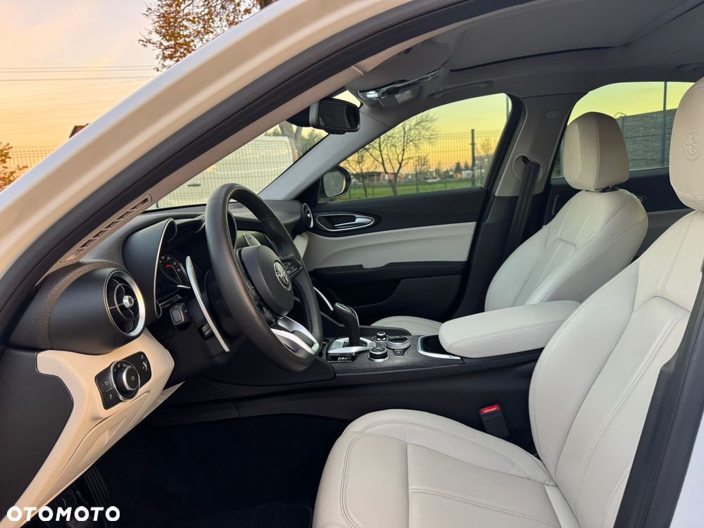 Alfa Romeo Giulia 2.0 Turbo 16V AT8 Veloce - 8