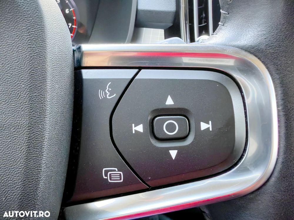Volvo XC 40 T2 AT8 Momentum - 26