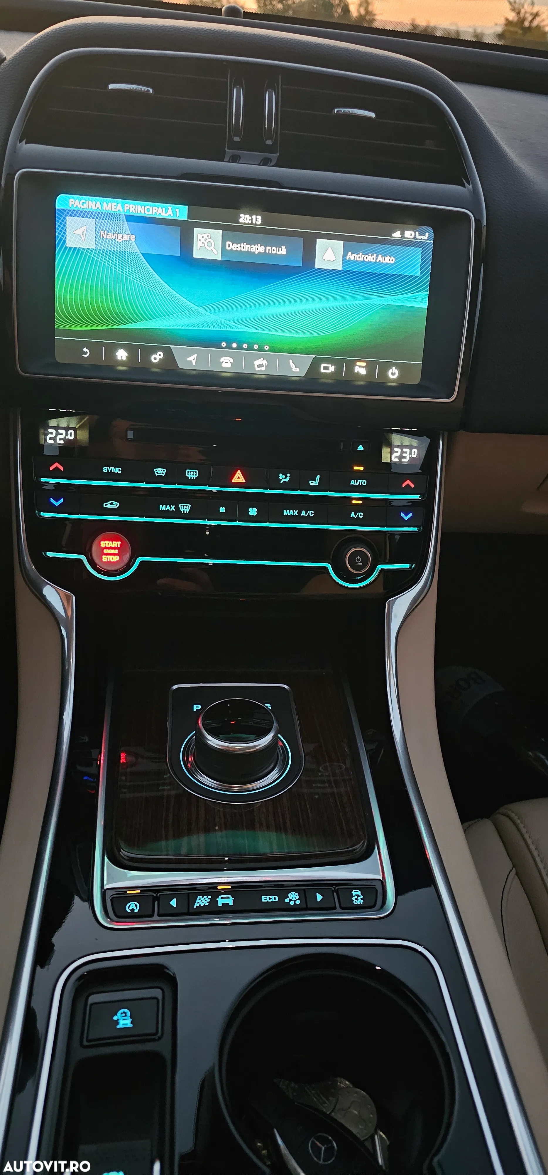 Jaguar XE 2.0 R-Sport - 30
