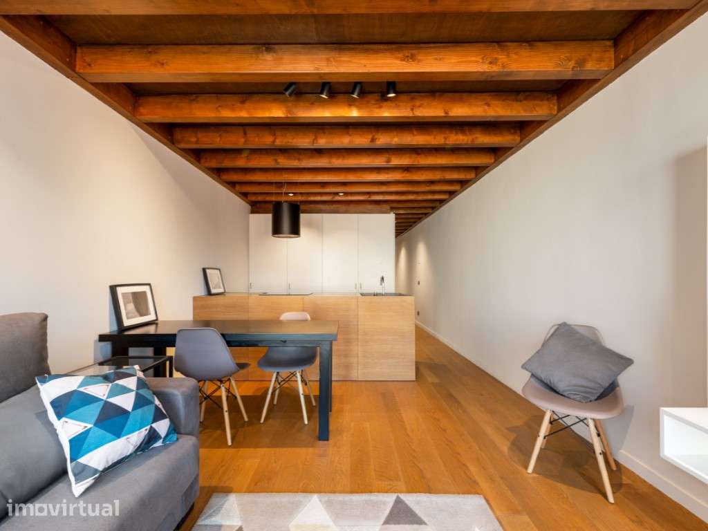 Vende-se Apartamento T1 no Cais de Gaia - Mobilado, Equipado - Grande imagem: 3/12