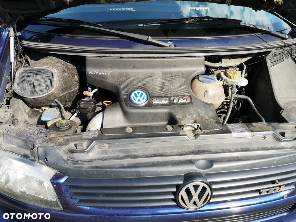 Volkswagen Caravelle - 5