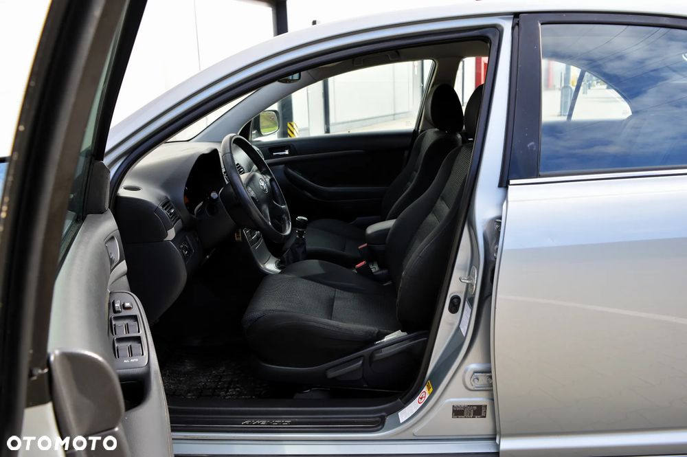 Toyota Avensis 2.0 D-4D Sol - 6