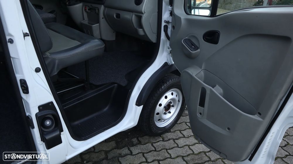 Renault Master 2.5 dci 100 L2H2 7 lugares - 11