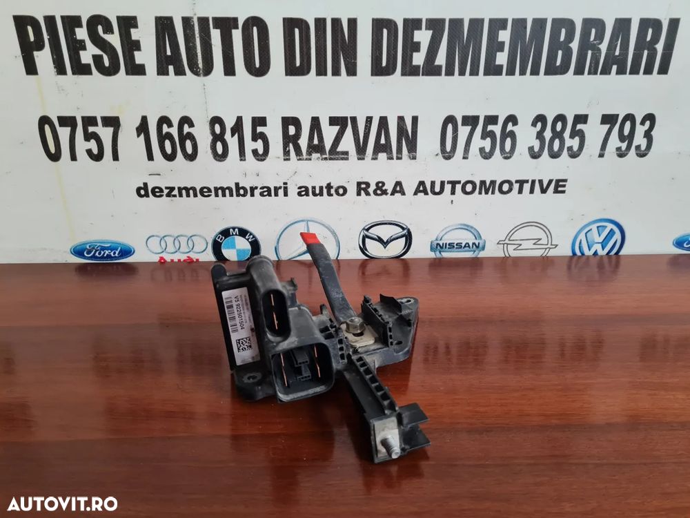 Modul Distribuitor Repartitor Curent Bmw F20 F21 F22 F23 F30 F31 F32 F34 F36 F80 Etc. Cod  - Dezmem - 4