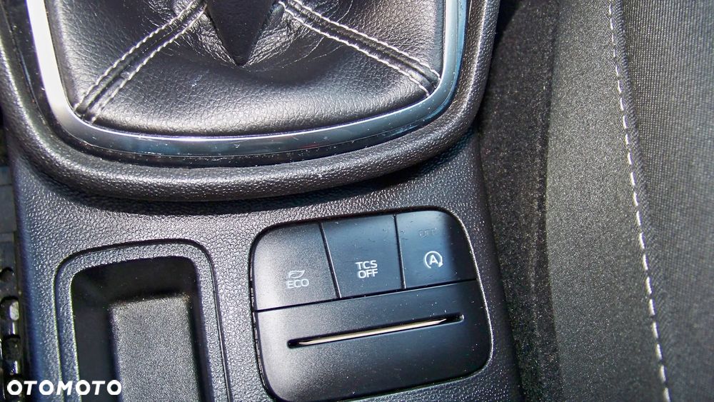 Ford Fiesta 1.1 S&S TITANIUM - 26