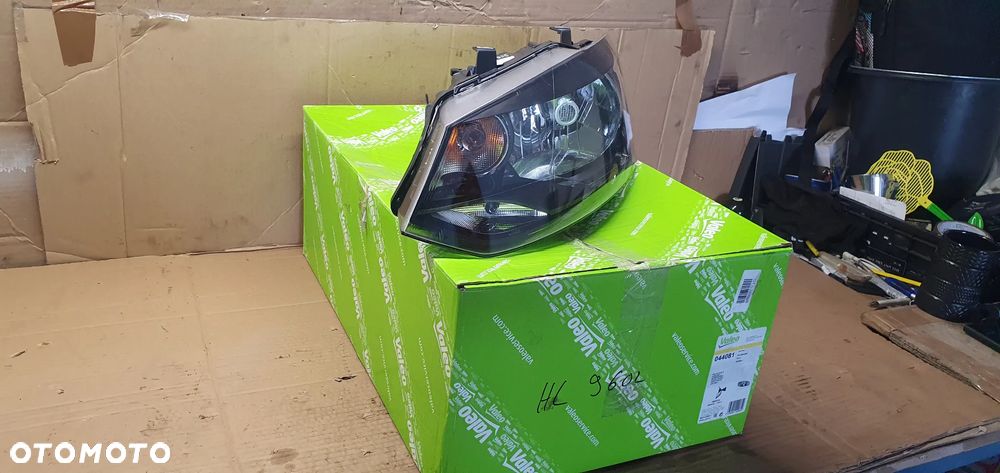 Lampa lewy przód przednia lewa VW Polo IV 6R Nowa TYC - 4