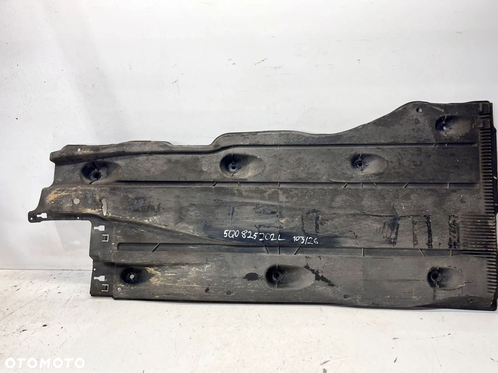 OSŁONA PŁYTA PODWOZIA PRAWA AUDI A3 8V 5Q0825202L 103/26 - 2