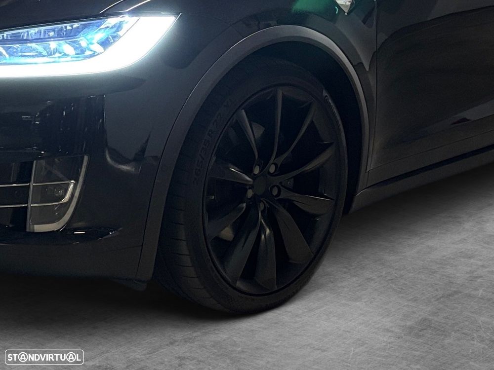 Tesla Model X 90D - 18