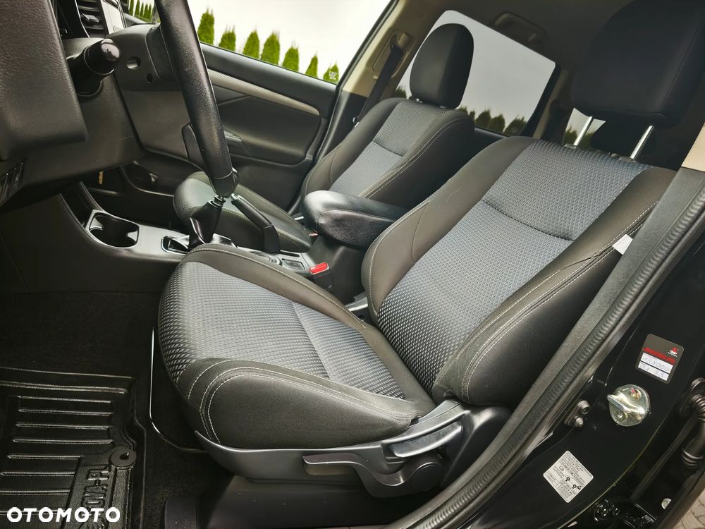 Mitsubishi Outlander 2.0 2WD Plus - 22