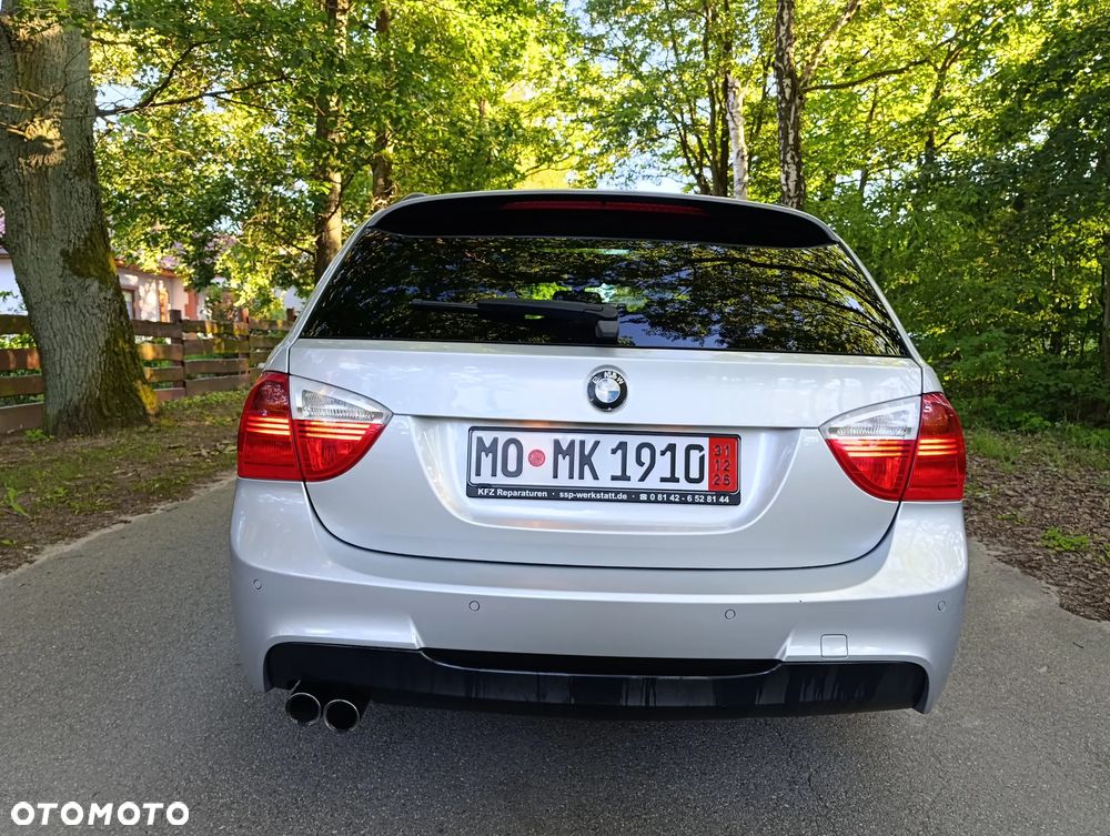 BMW Seria 3 330i - 32