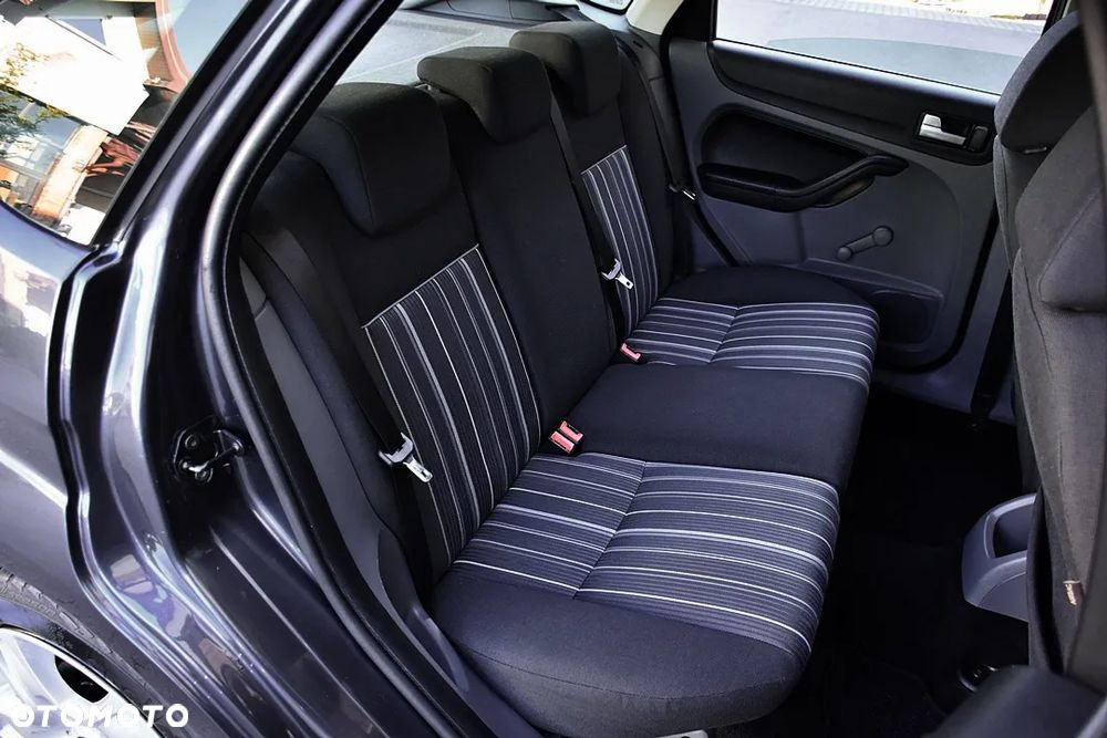 Ford Focus 1.6 16V Style - 32