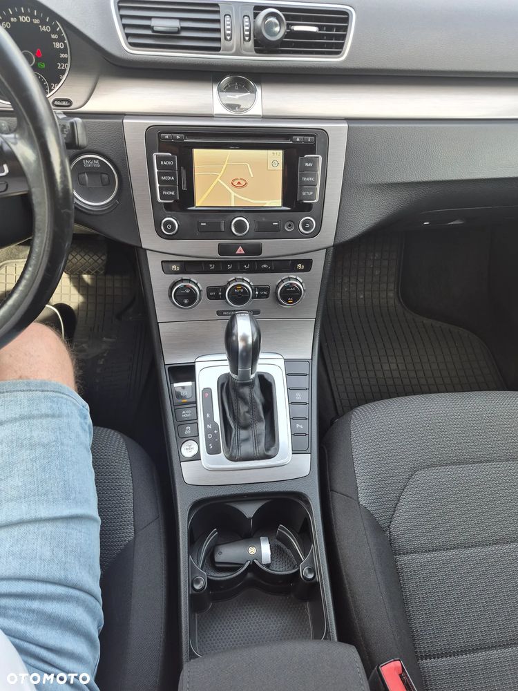 Volkswagen Passat - 12