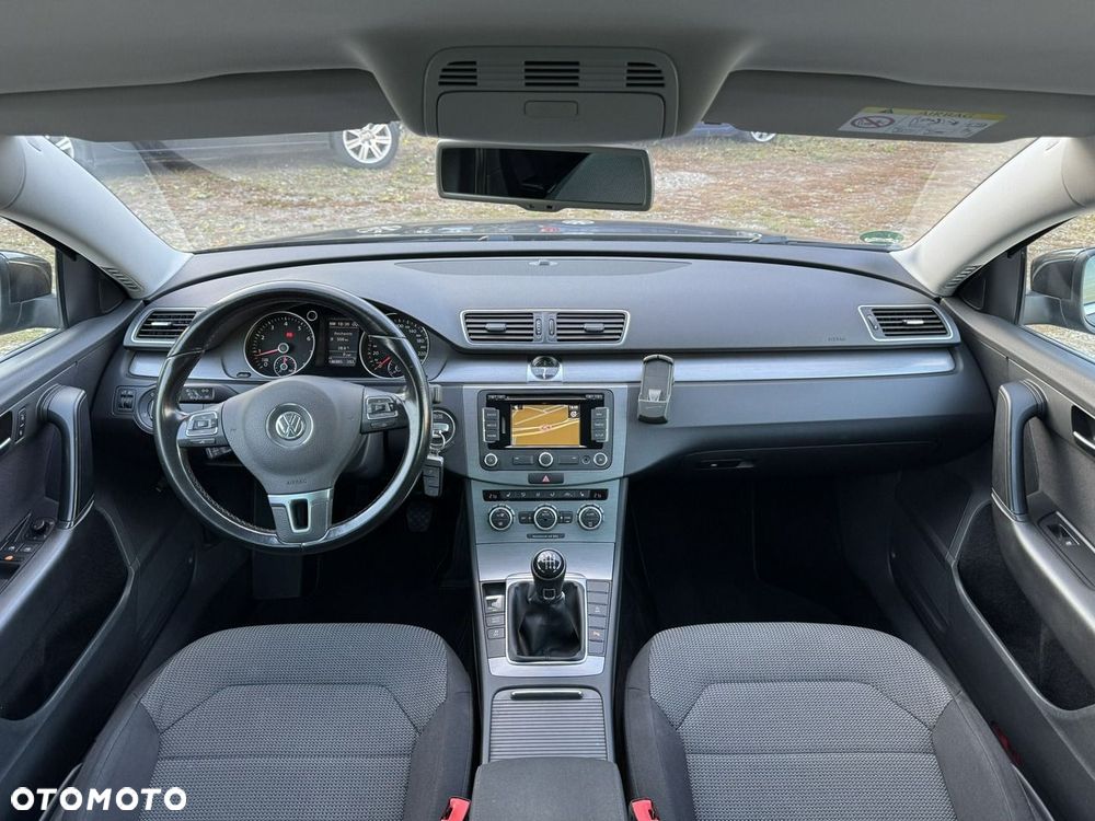 Volkswagen Passat - 25