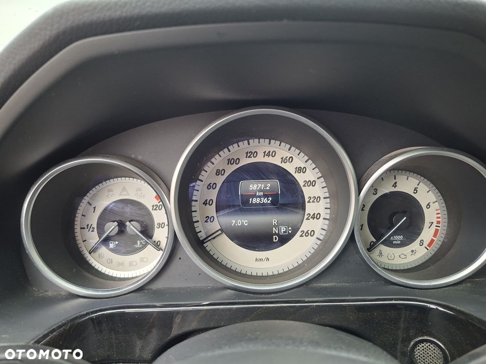 Mercedes-Benz Klasa E 500 7G-TRONIC Elegance - 23