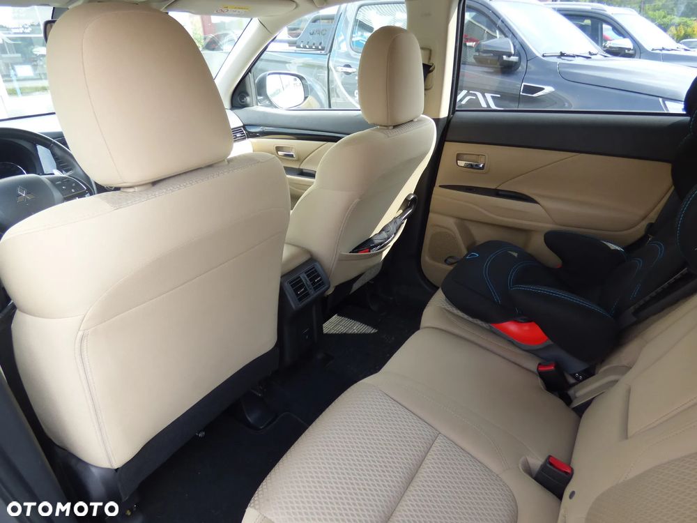 Mitsubishi Outlander - 13