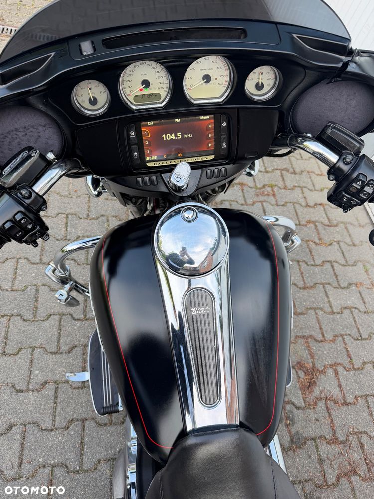 Harley-Davidson Touring Street Glide - 19