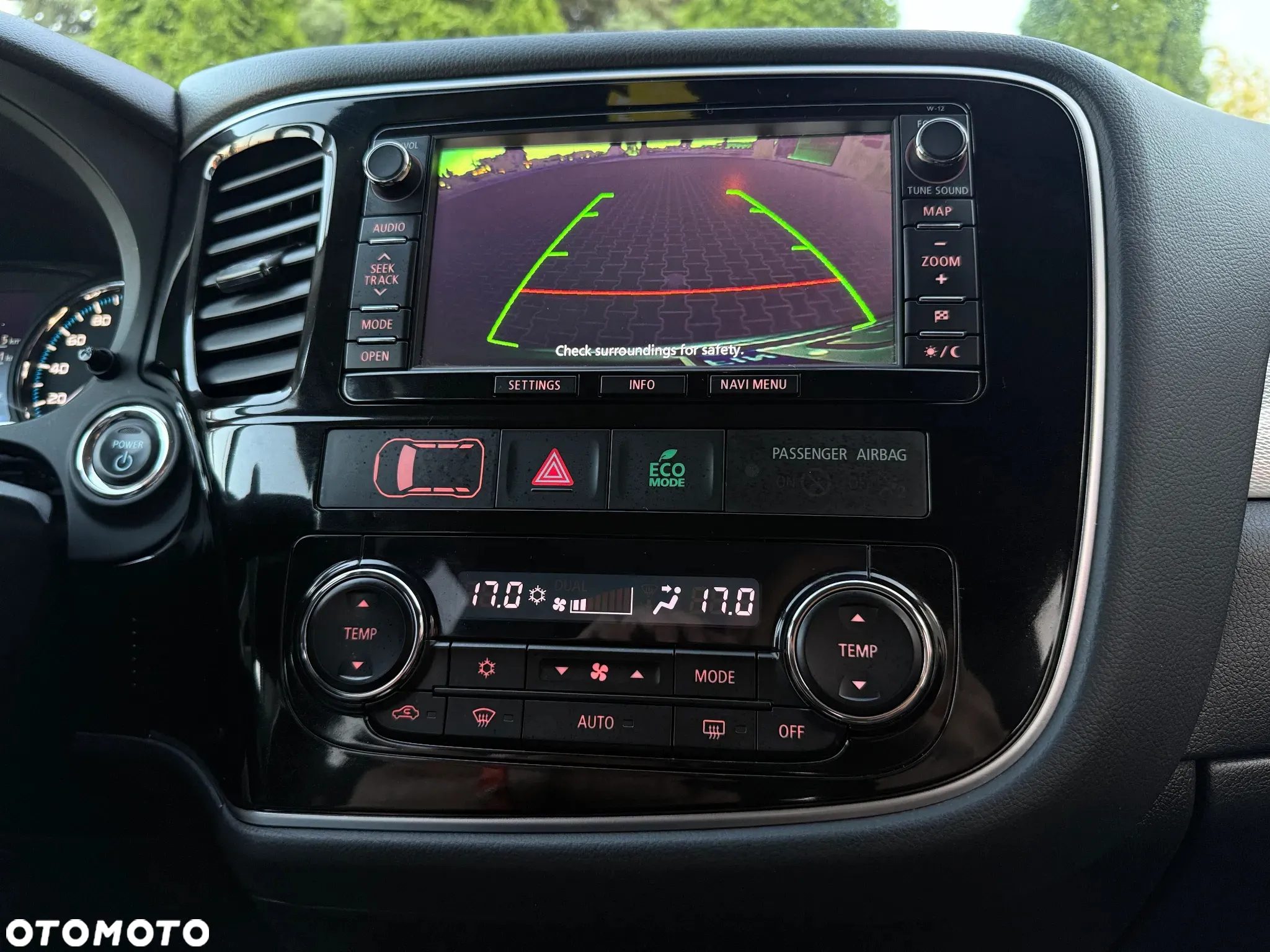 Mitsubishi Outlander 2.0 4WD Plug-In Hybrid Top - 32