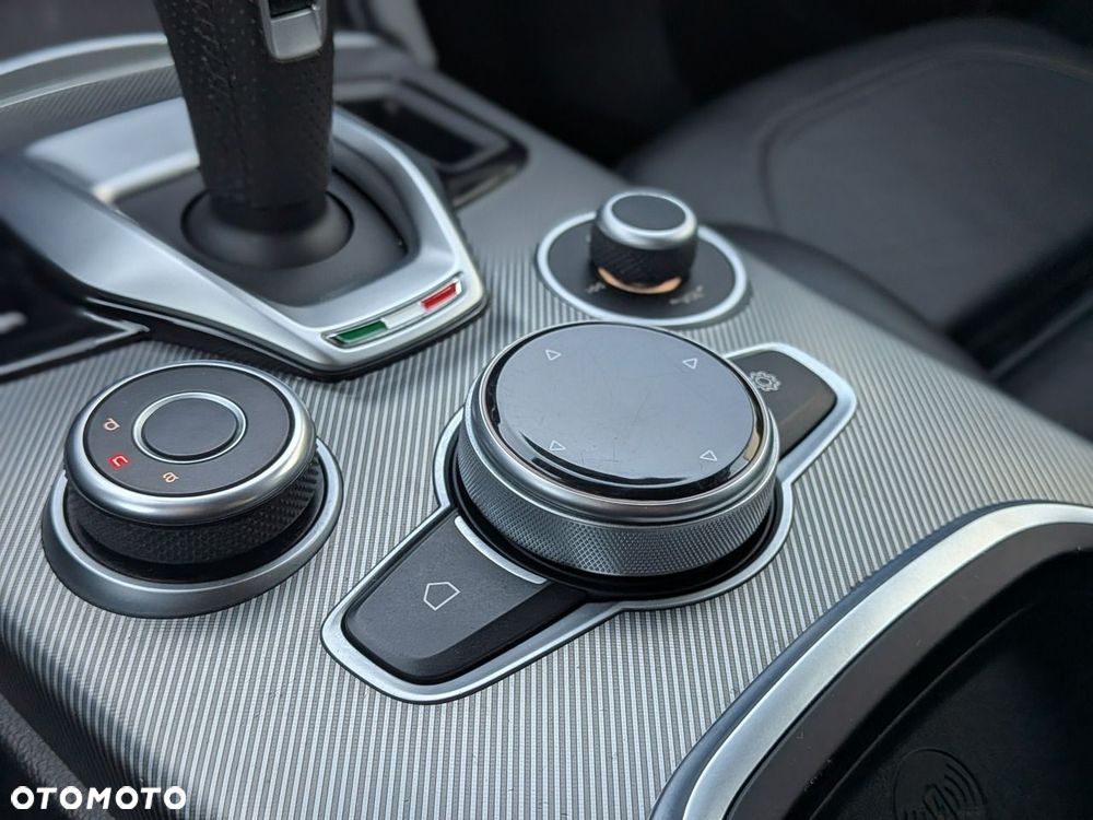 Alfa Romeo Stelvio - 15