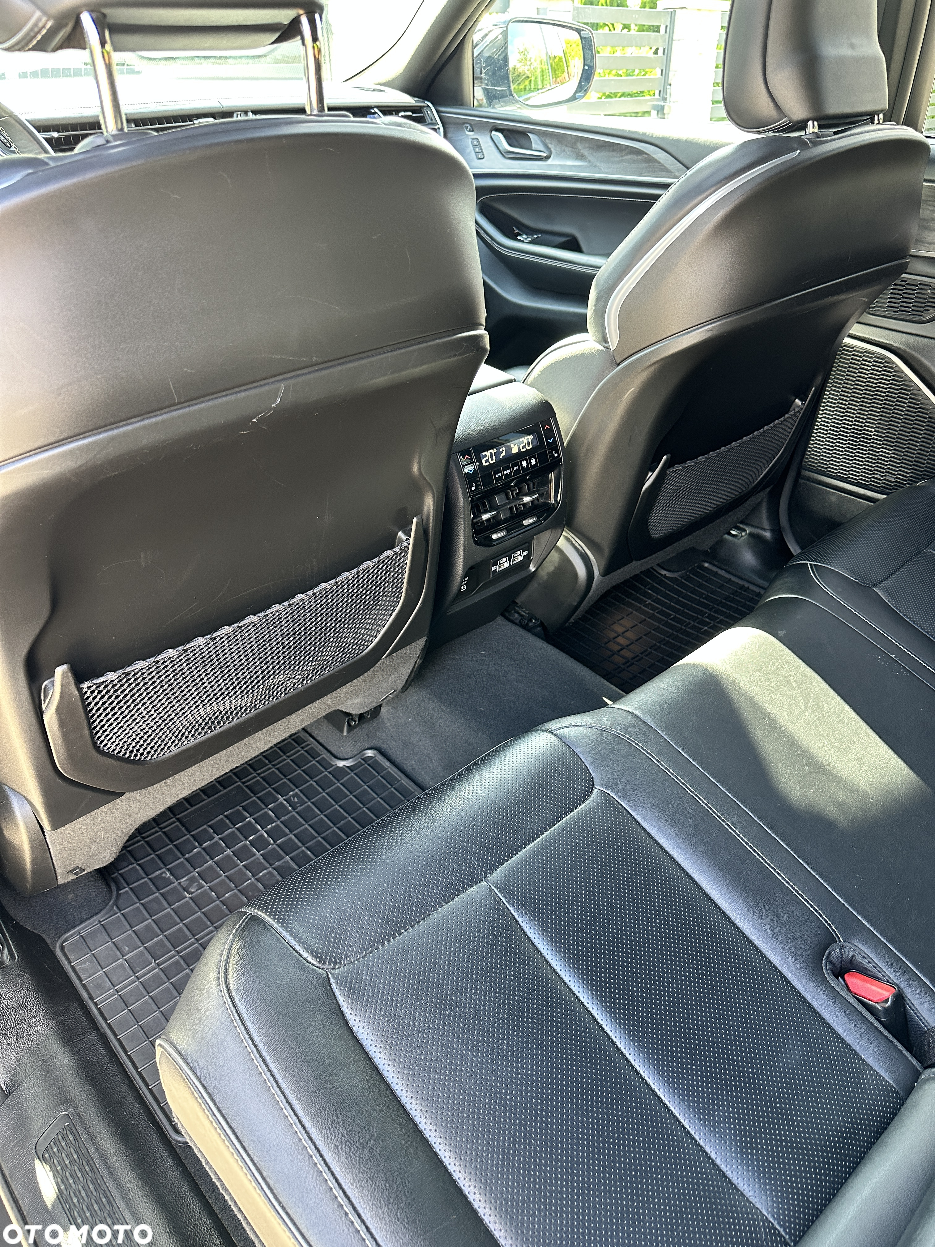 Jeep Grand Cherokee - 31