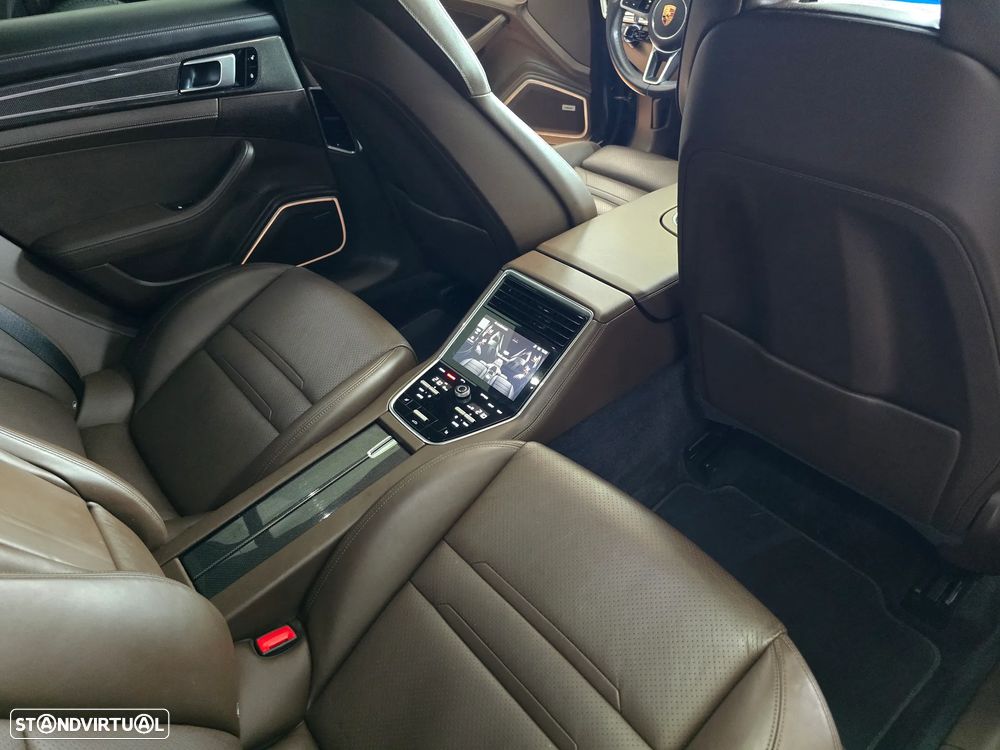 Porsche Panamera 4 E-Hybrid - 37