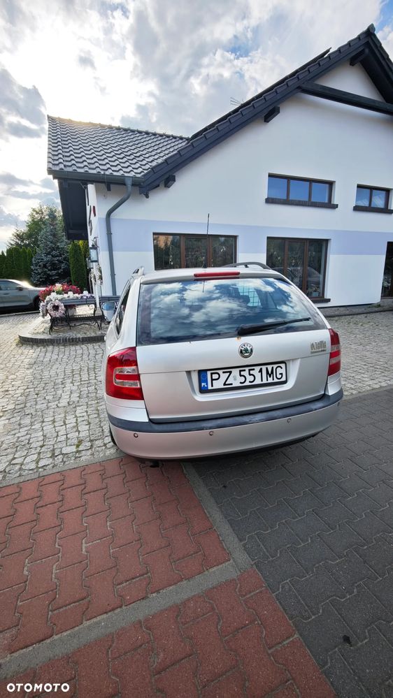 Skoda Octavia 1.6 FSI Ambiente - 10