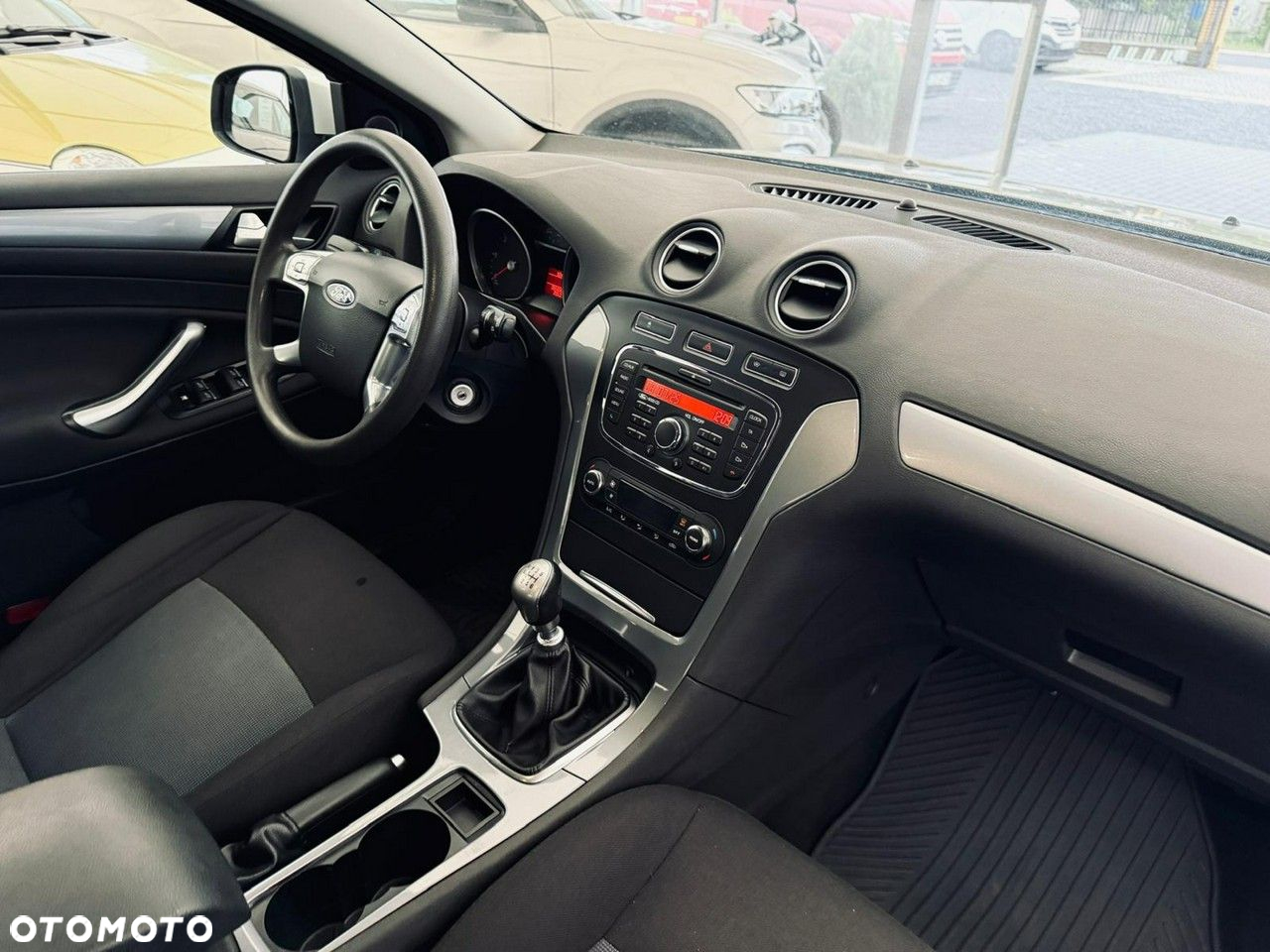 Ford Mondeo - 38