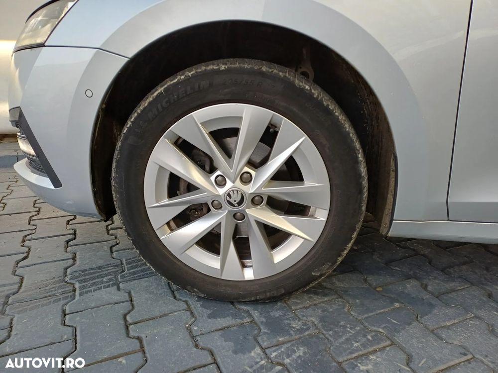 Skoda Octavia 2.0 TDI DSG Style - 4