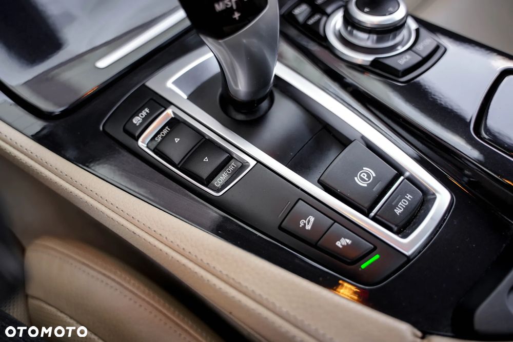 BMW Seria 5 525d xDrive Luxury Line - 25